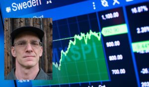 Johan Ahlgren, infälld i bild med aktiekurvor.