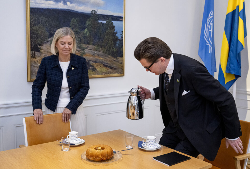 Riksdagens talman Andreas Norlén träffar Socialdemokraternas partiledare Magdalena Andersson (S) för samtal när processen med att ta fram förslag till ny statsminister inleds.