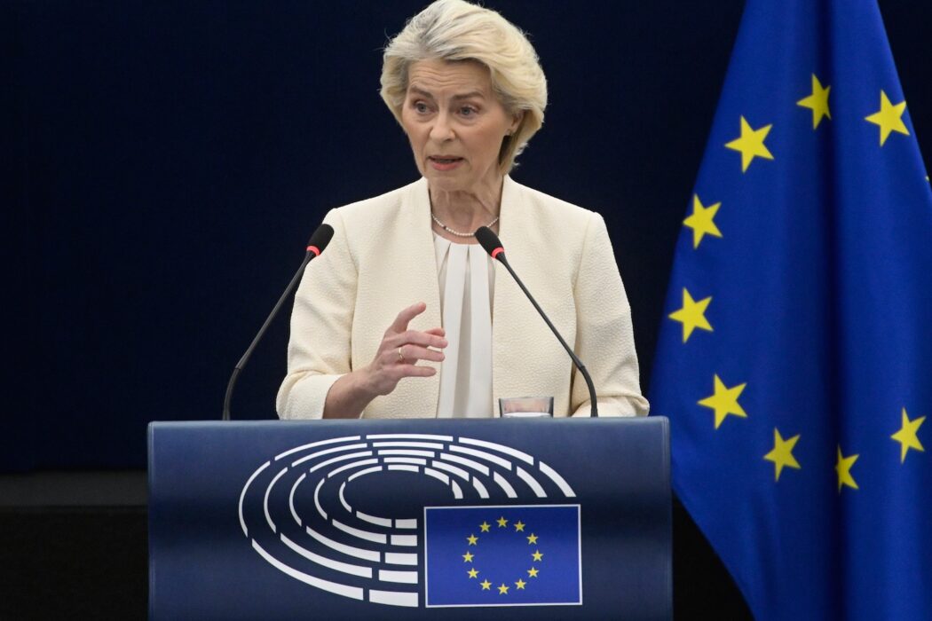 Ursula von der Leyen i talarstolen.