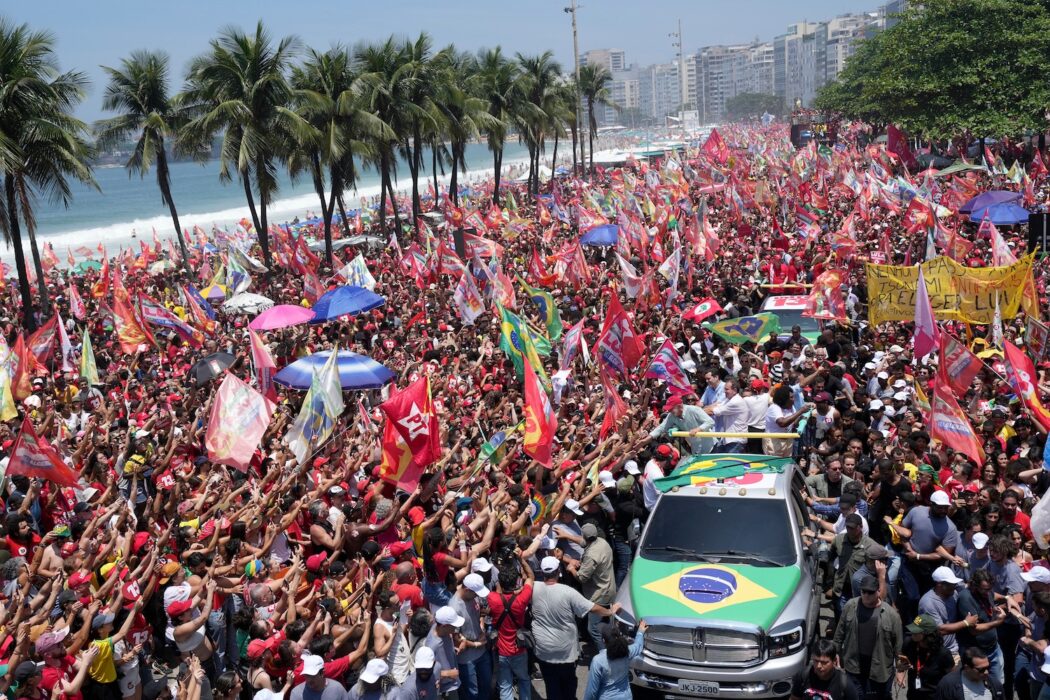Slutspurt av valkampanj på Copacabana.