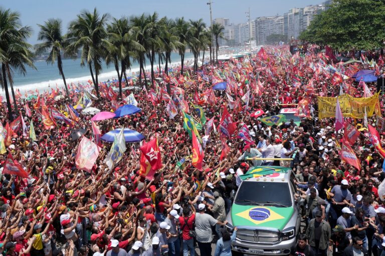 Slutspurt av valkampanj på Copacabana.