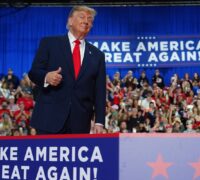 Donald trump under sitt kampanjarbete.