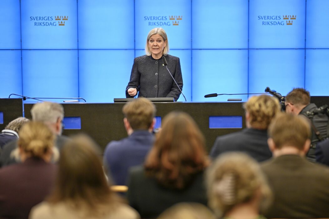 Magdalena Andersson på presskonferens.